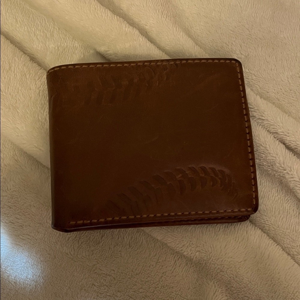 Classic Brown Leather Bi-Fold Wallet - Men's Accessory
